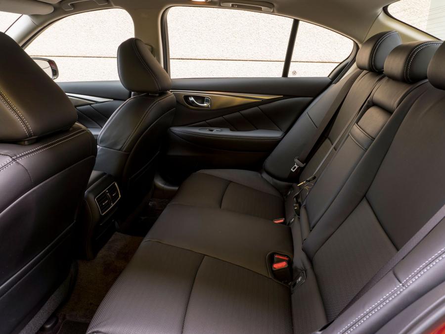  Infiniti Q50 2.0t 2014 года  (UK) (фото 5 из 11)